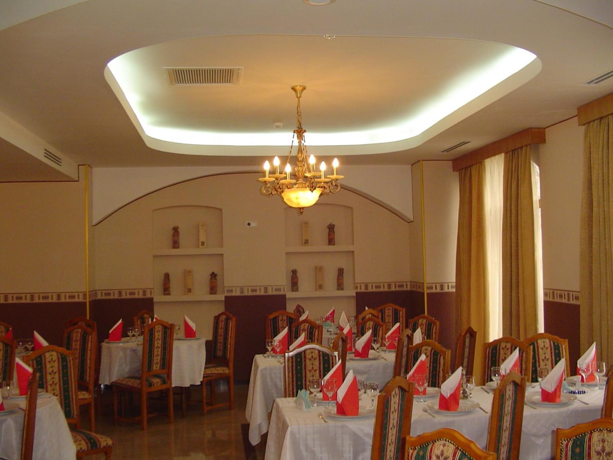 Hotel Europa Плоешти Экстерьер фото