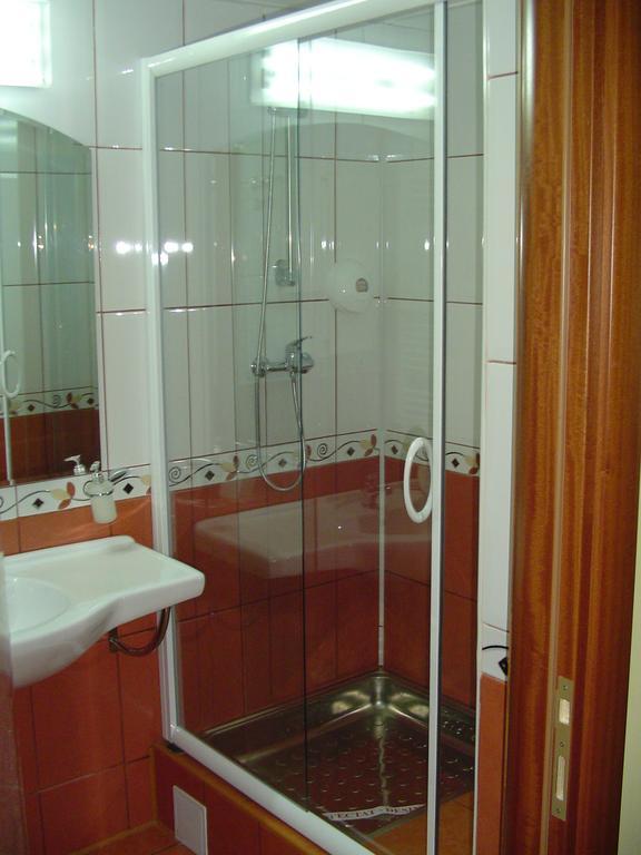 Hotel Europa Плоешти Номер фото
