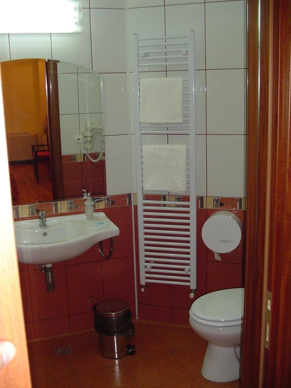 Hotel Europa Плоешти Номер фото
