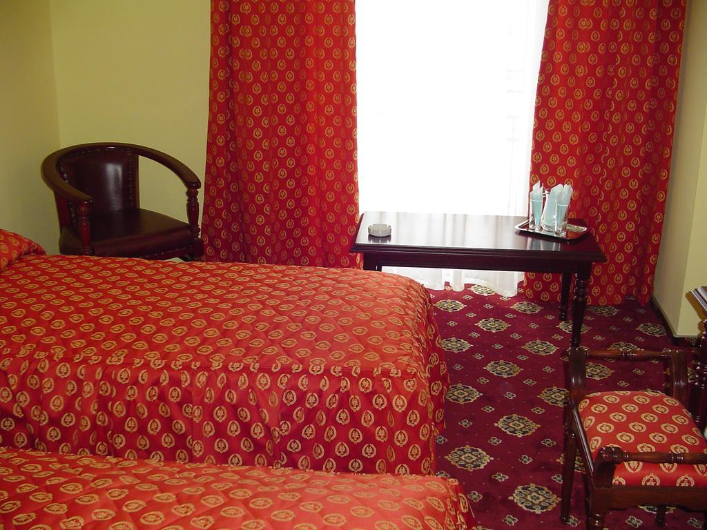 Hotel Europa Плоешти Номер фото